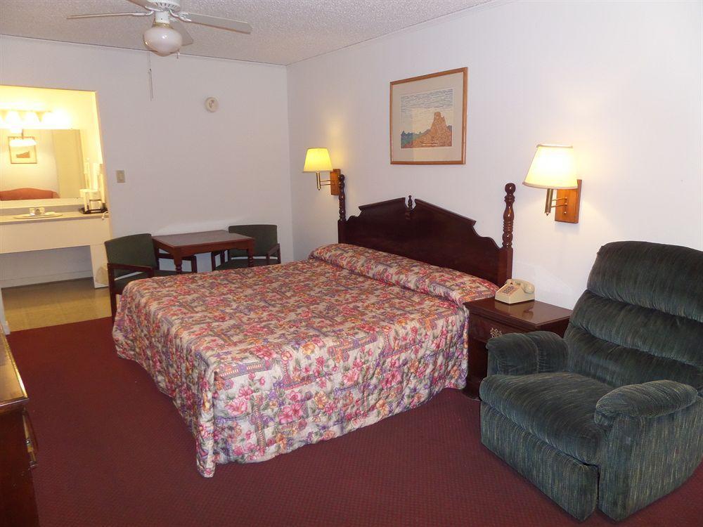 Homestay Inn & Suites Расселлвилл Экстерьер фото