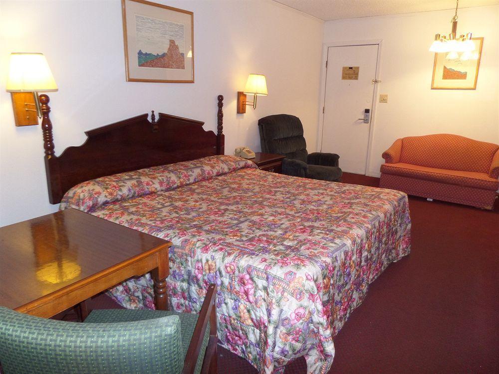 Homestay Inn & Suites Расселлвилл Экстерьер фото