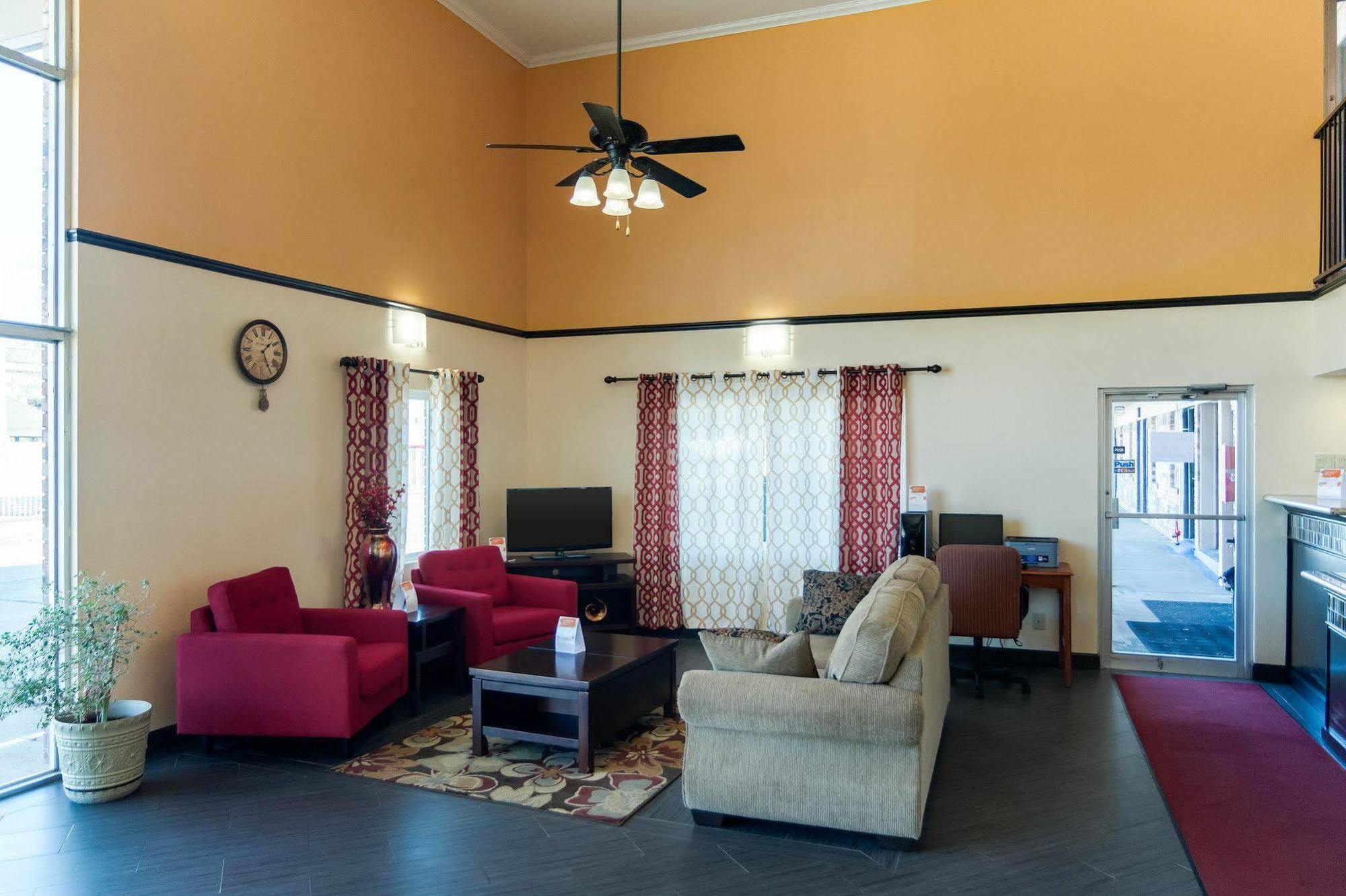 Homestay Inn & Suites Расселлвилл Экстерьер фото